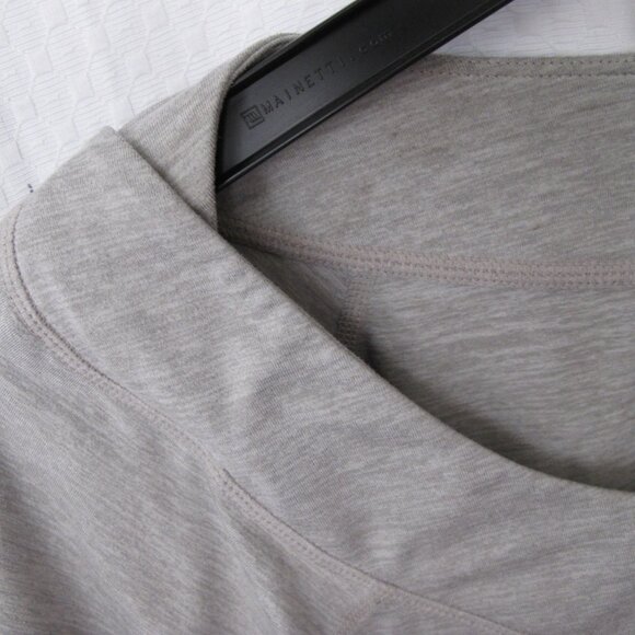 Asics Long Sleeve Top with Thumb Holes and Hand Cover Cuffs - Picture 4 of 11